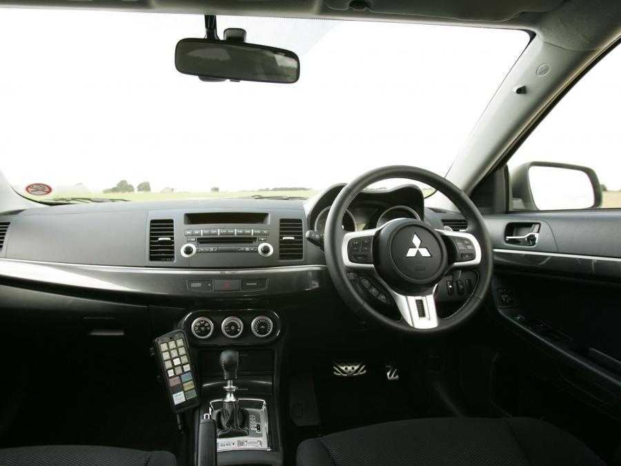  Mitsubishi Lancer Sportback UK Police Car 2009 года  (фото 3 из 11)